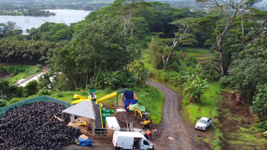 Sarasota, Florida – October 2025 — CM Shredders, a leading manufacturer of advanced tire recycling systems, proudly announces the successful commissioning of a high-capacity Tire-Derived Aggregate (TDA) shredding system for EVIROPOL in Tahiti, the crown jewel of French Polynesia. This milestone marks a significant environmental achievement for the island nation—transforming end-of-life tires from a critical waste problem into valuable resources for sustainable development.